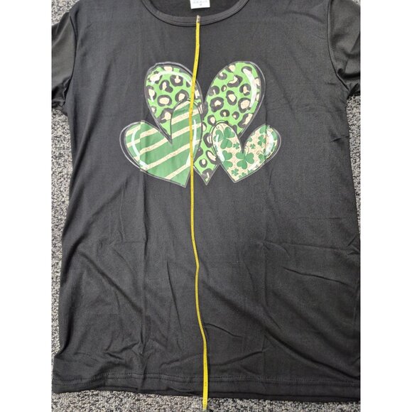 Black T-Shirt Medium With Green Leopard & Shamrock Heart Desi (Read Measurement) - Picture 2 of 3